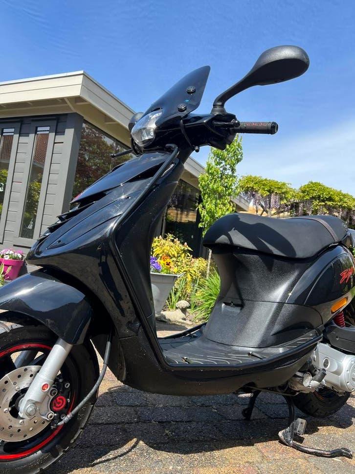Piaggio Zip SP 4-takt 2018 - Zwart, Fietsen en Brommers, Scooters | Piaggio, Ophalen, Gebruikt, Maximaal 45 km/u, Zip