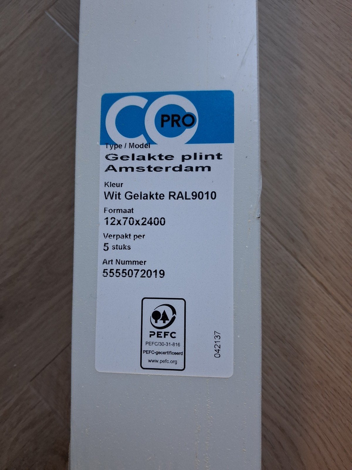 Geprofileerde plint Amsterdam wit gelakt RAL9010 (240 cm), Ophalen, Nieuw, Mdf, 200 tot 250 cm