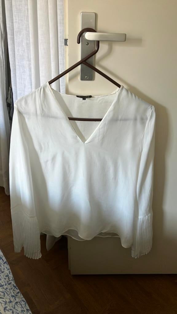 Witte top met geplooide uiteinde aan de mouwen, Wit, Maat 42/44 (L), Ophalen of Verzenden, Zo goed als nieuw