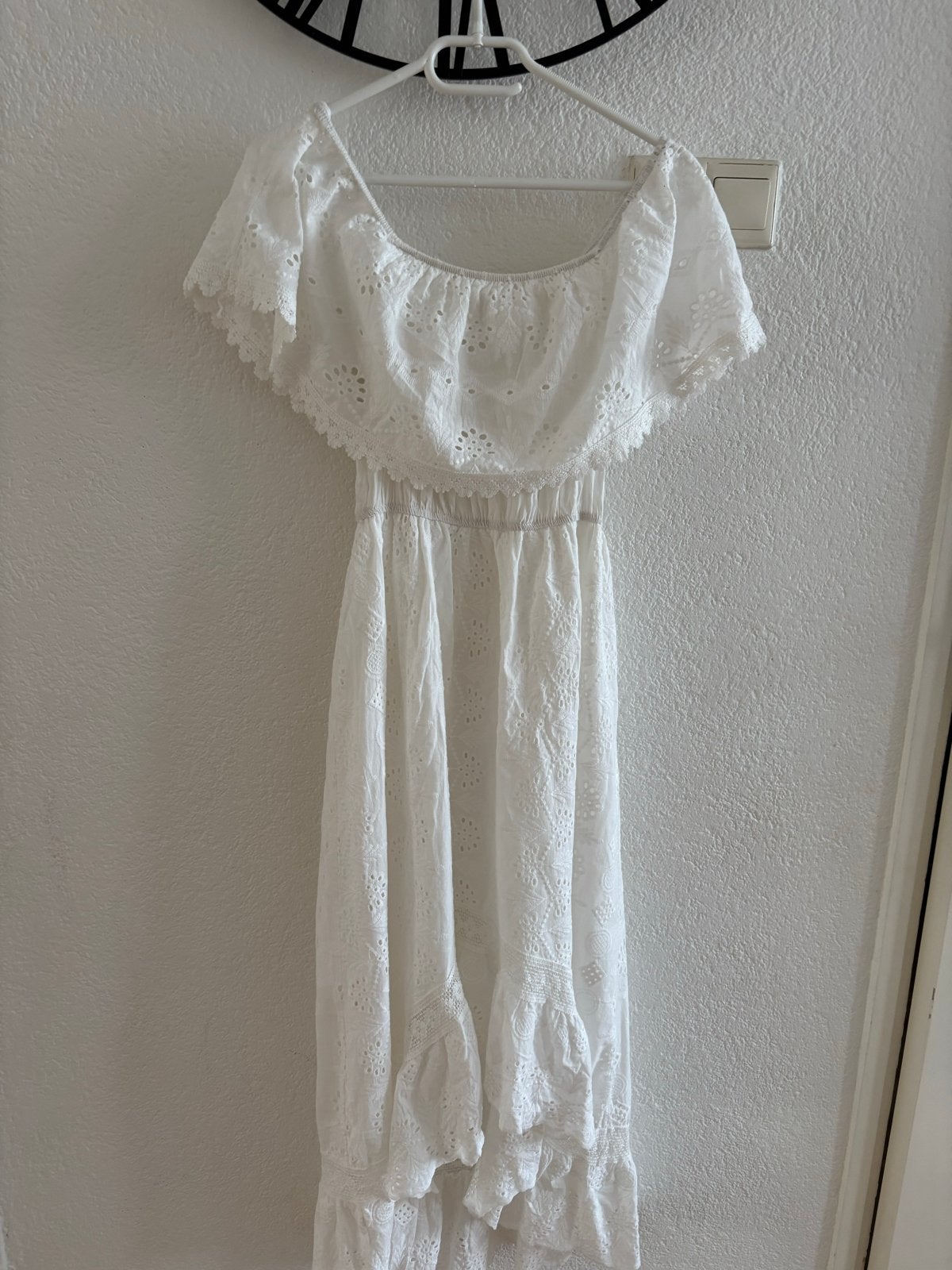 Witte Zara off-shoulder maxi jurk met broderie, Kleding | Dames, Maat 38/40 (M), Wit, Ophalen of Verzenden, Zo goed als nieuw