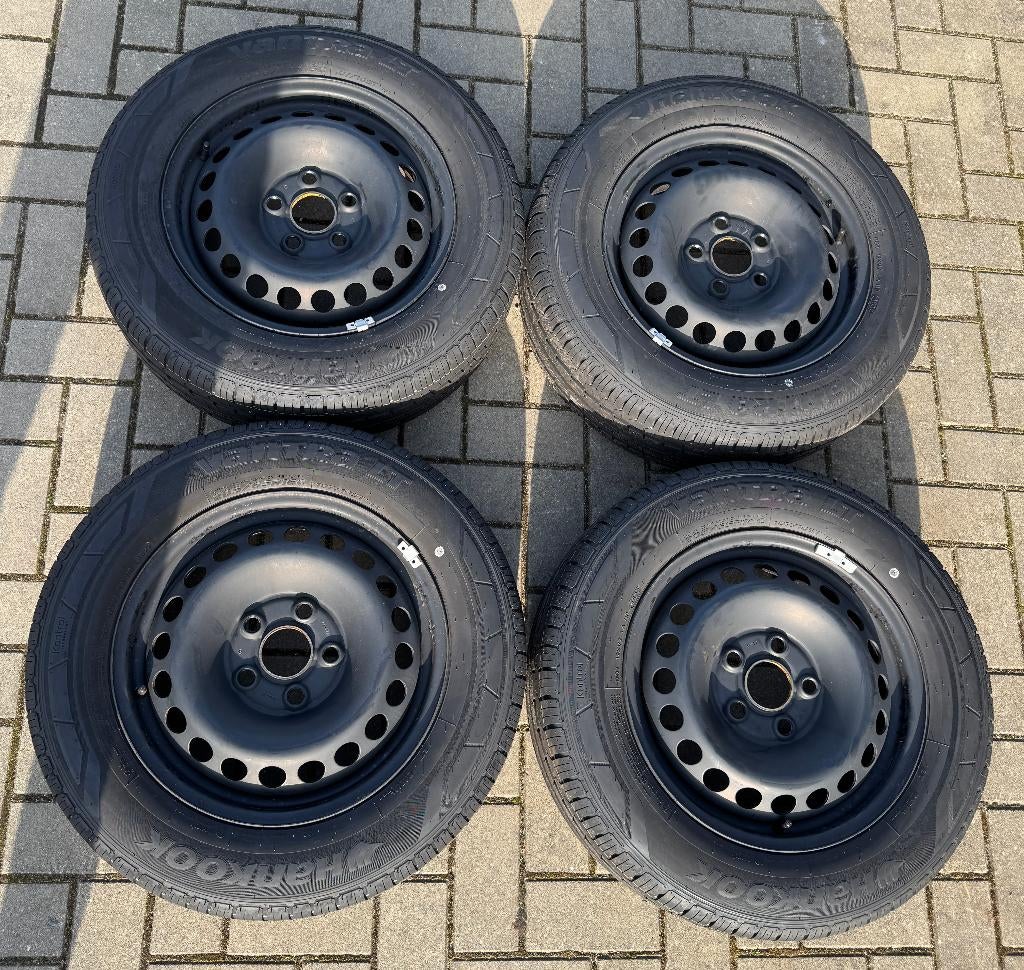 Originele VW T5/T6 Stalen Velgen + Nieuwe Hankook 205/65 R16, Auto-onderdelen, Banden en Velgen, Ophalen, Bestelwagen, 16 inch