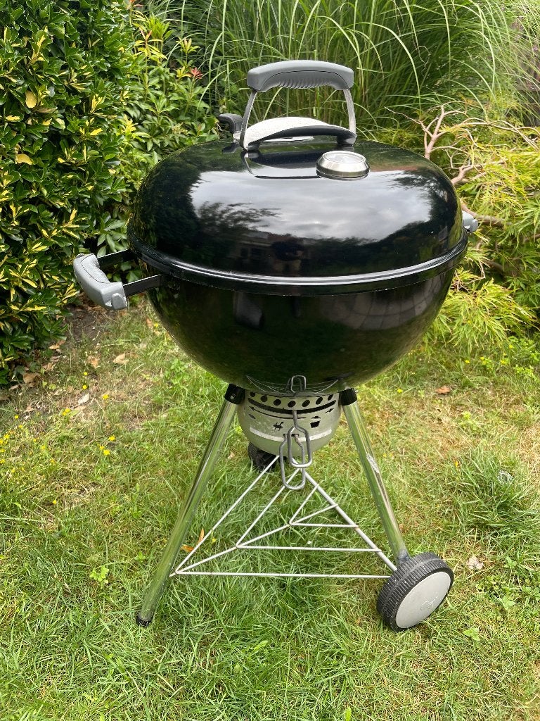 Weber Master-Touch Barbecue 57 cm met starter, Tuin en Terras, Houtskoolbarbecues, Ophalen, Zo goed als nieuw, Weber, Met accessoires