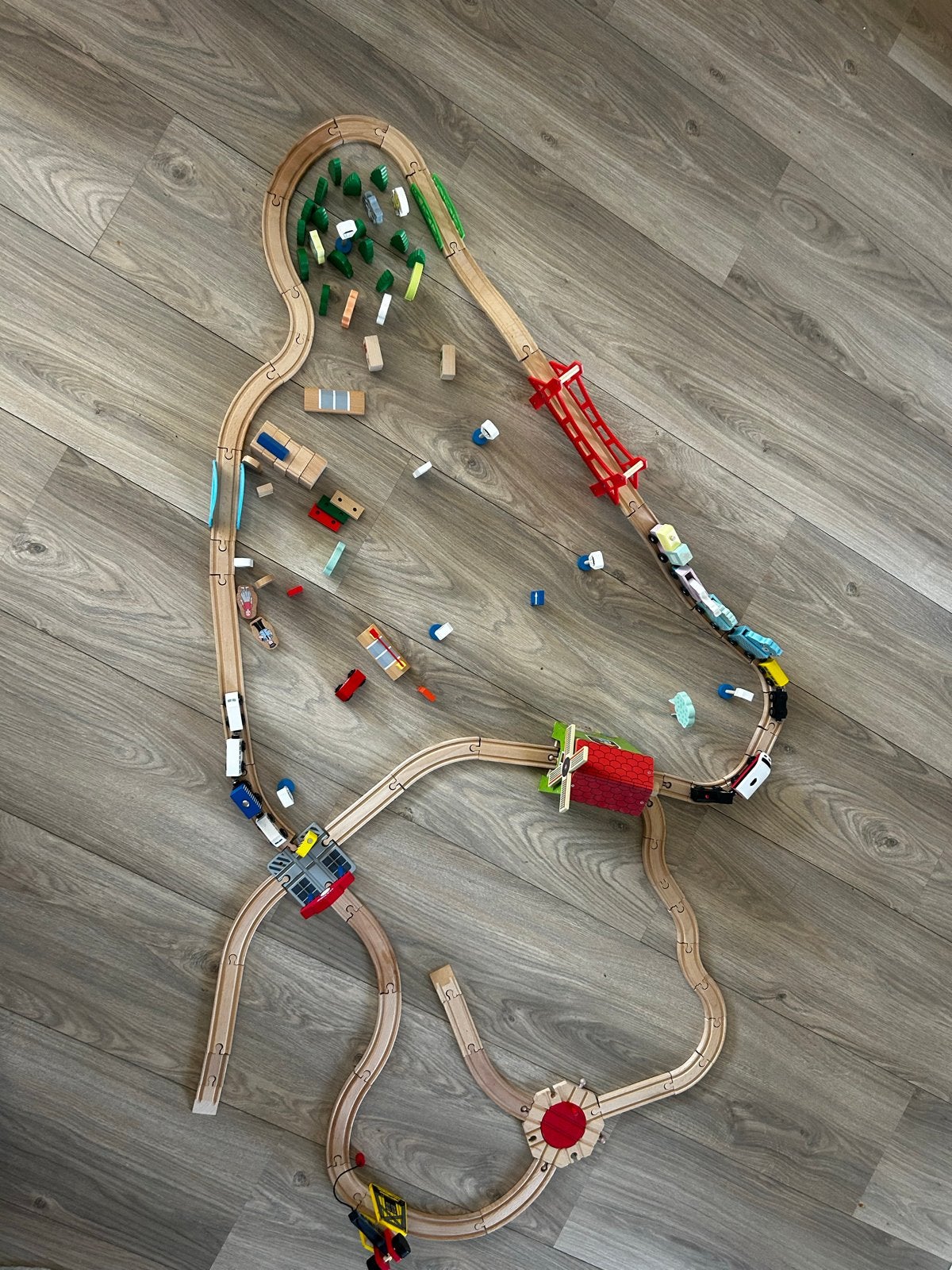 Grote set houten treinbaan met accessoires - 100+ delig, Ophalen of Verzenden, Gebruikt, Overige typen