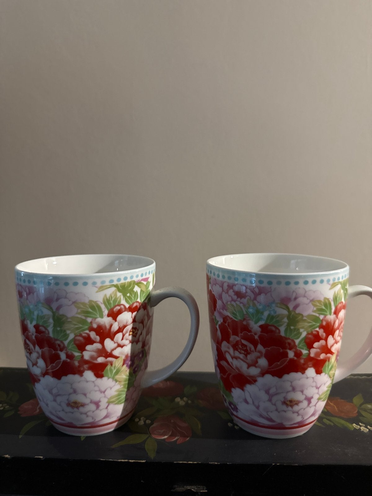 Twee Albert Heijn mokken met bloemenprint, Ophalen of Verzenden, Steen/keramiek, Meerkleurig, Overige merken