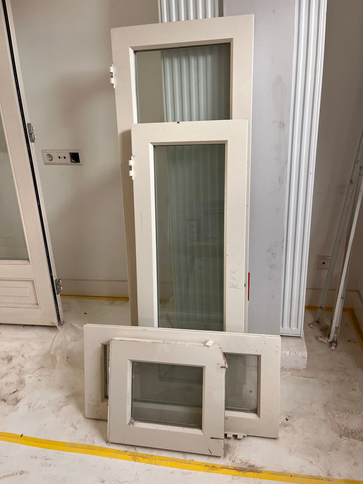 Diverse deuren en ramen, inclusief glas-in-lood, Doe-het-zelf en Verbouw, Deuren en Horren, Ophalen, Gebruikt, 120 cm of meer