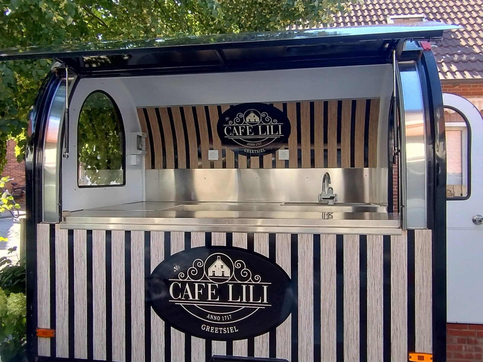 Mooie en goed onderhouden foodtruck te koop, Ophalen