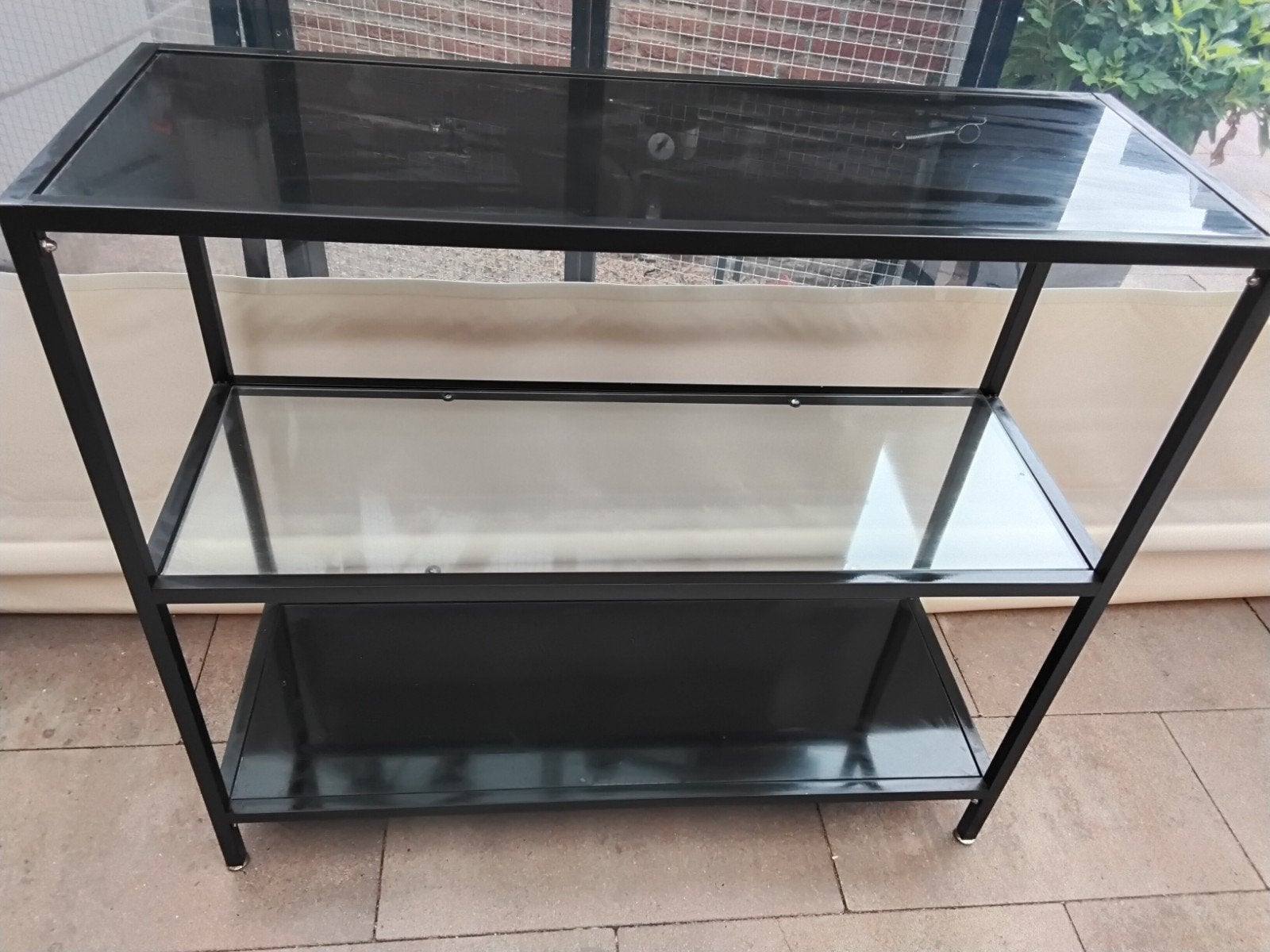 Zwart metalen rek met glazen planken (zgan), Ophalen, Zo goed als nieuw
