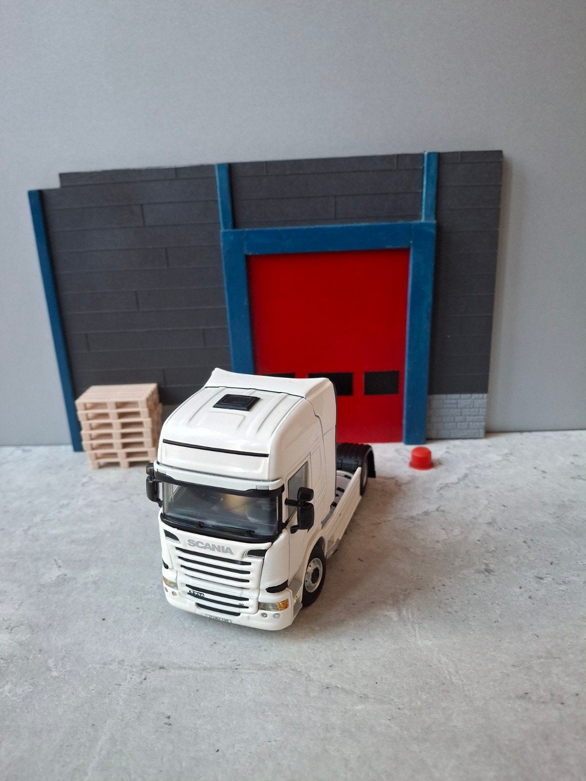 Diorama vitrine achterwand ( Overheaddeur 1:50 (Nr2+Nr5)), Ophalen of Verzenden, 1:35 tot 1:50