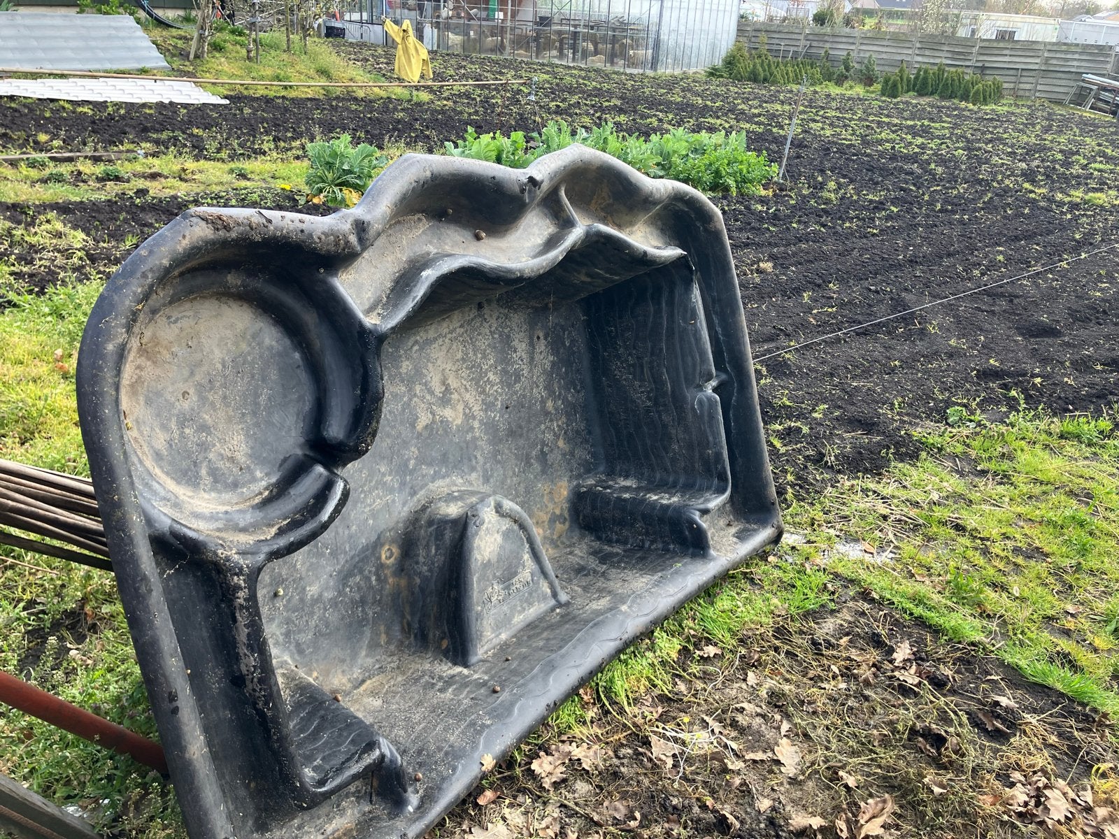 Zwarte zandbak, onregelmatige vorm, 2x1.2m, voor tuin, Ophalen, Gebruikt