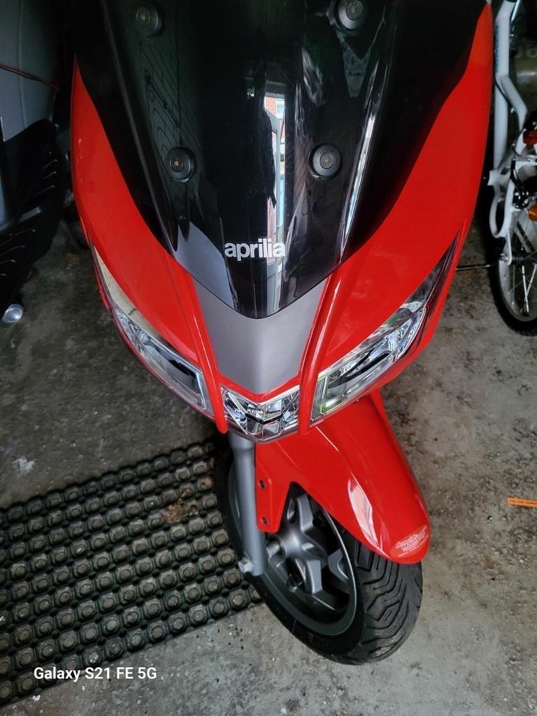 Aprilia SXR 50 i get bouwjaar 2022, Fietsen en Brommers, Scooters | Aprilia, Ophalen of Verzenden, Zo goed als nieuw, Benzine