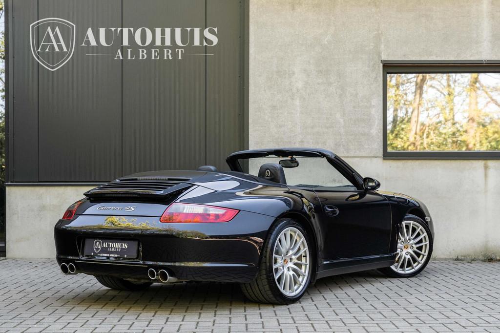 Porsche 997.1 Cabrio 3.8 Carrera 4S 381pk PCCB Carbon PASM, Auto's, Porsche, Automaat, Gebruikt, Zwart, Cabriolet