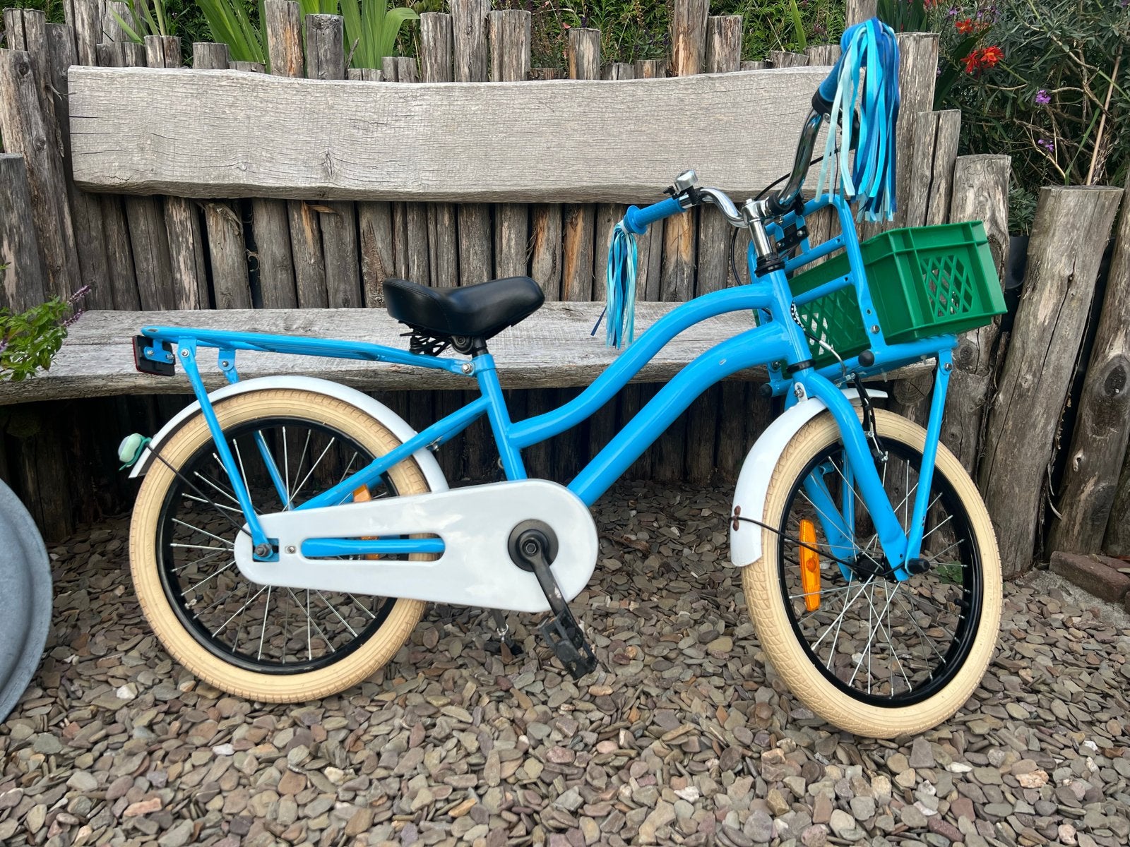 Goed onderhouden 18 inch kinderfiets blauw groen mandje krat, Ophalen, Gebruikt, 16 tot 20 inch