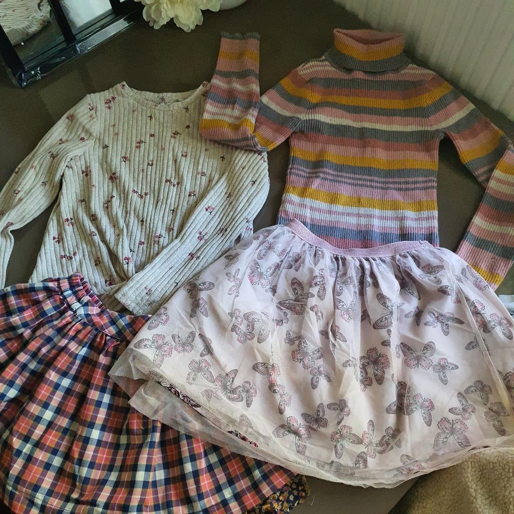 Twee setjes: trui en rokje maat 122/128, Kinderen en Baby's, Kinderkleding | Maat 122, Ophalen of Verzenden, Zo goed als nieuw