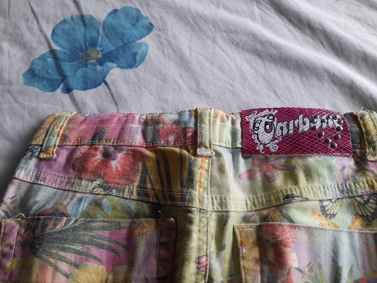Nieuwe Carbone meisjesbroek maat 140 met fleurige print, Kinderen en Baby's, Kinderkleding | Maat 140, Broek, Meisje, Carbone