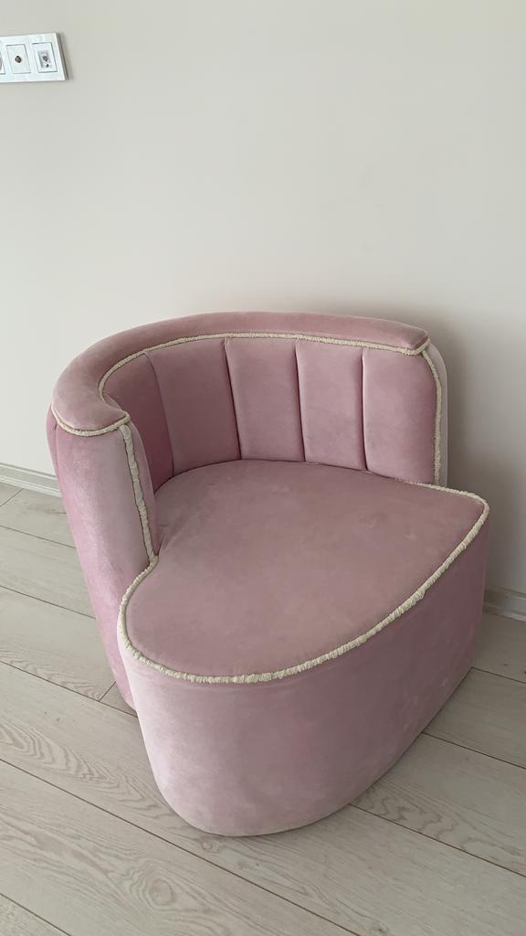 Roze fluwelen fauteuil - Zo goed als nieuw, Huis en Inrichting, Stoelen, Ophalen, Overige kleuren, Zo goed als nieuw, Eén