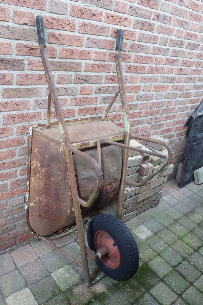 Oude ijzeren kruiwagen, Ophalen, Gebruikt, Handmatig, Eenwielig