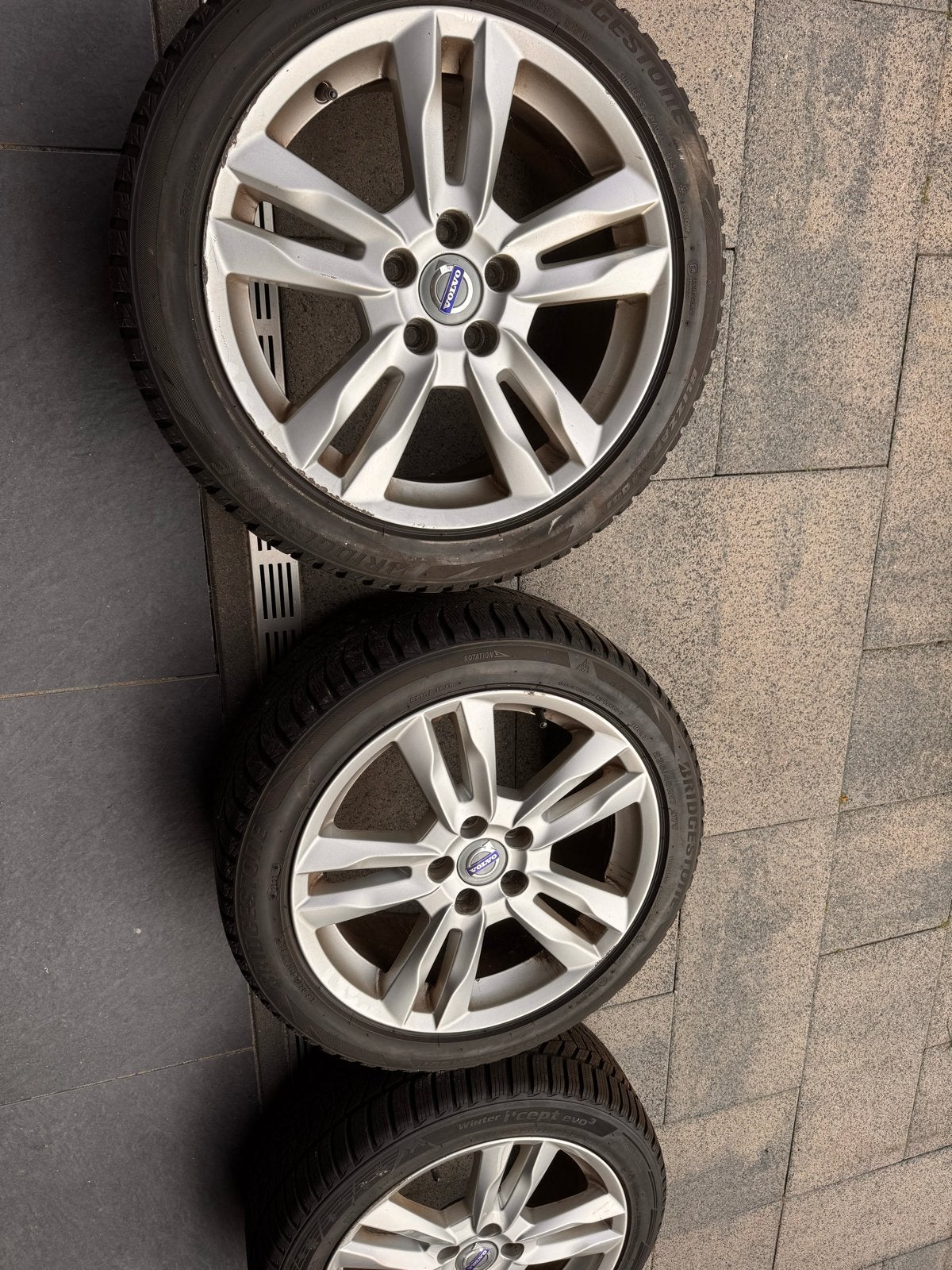 Volvo 17 inch velgen met winterbanden, Ophalen, Gebruikt, Banden en Velgen, 17 inch