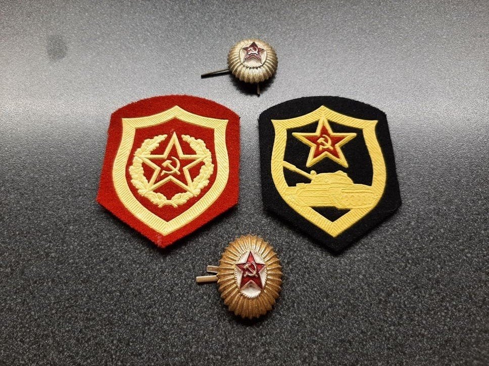 Rusland/ USSR - militaria   divers., Verzamelen, Militaria | Algemeen, Ophalen of Verzenden, Landmacht, Overige gebieden, Embleem of Badge