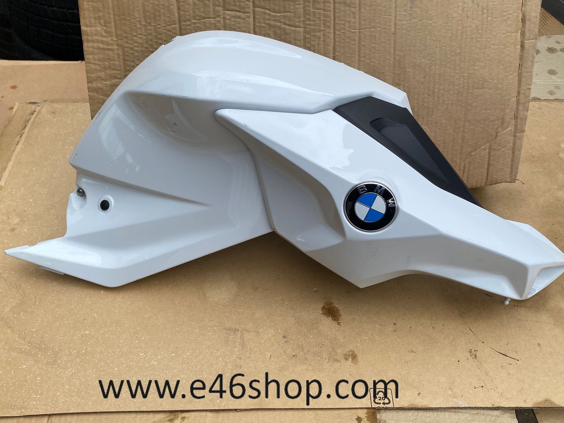 BMW F800R TANK KAP RECHTS WIT JAAR 2016  OEM 46638530194, Motoren, Onderdelen | BMW, Gebruikt, -, -, Ophalen of Verzenden