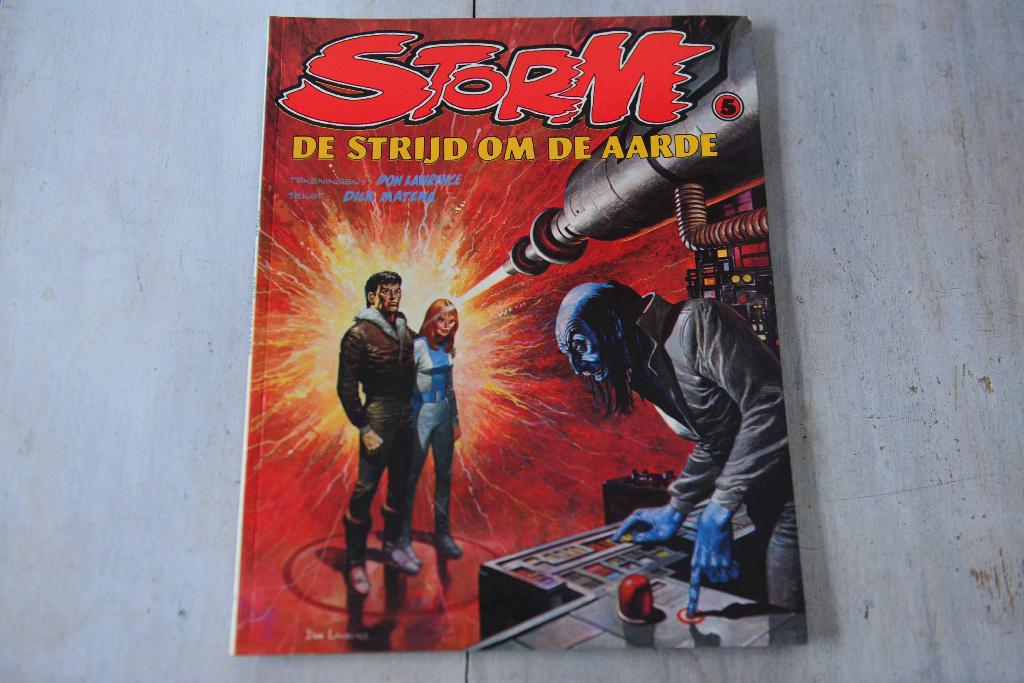 STORM = De Strijd om de Aarde = deel 5 uitgave 1981, Boeken, Stripboeken, Meerdere stripboeken, Verzenden, Gelezen
