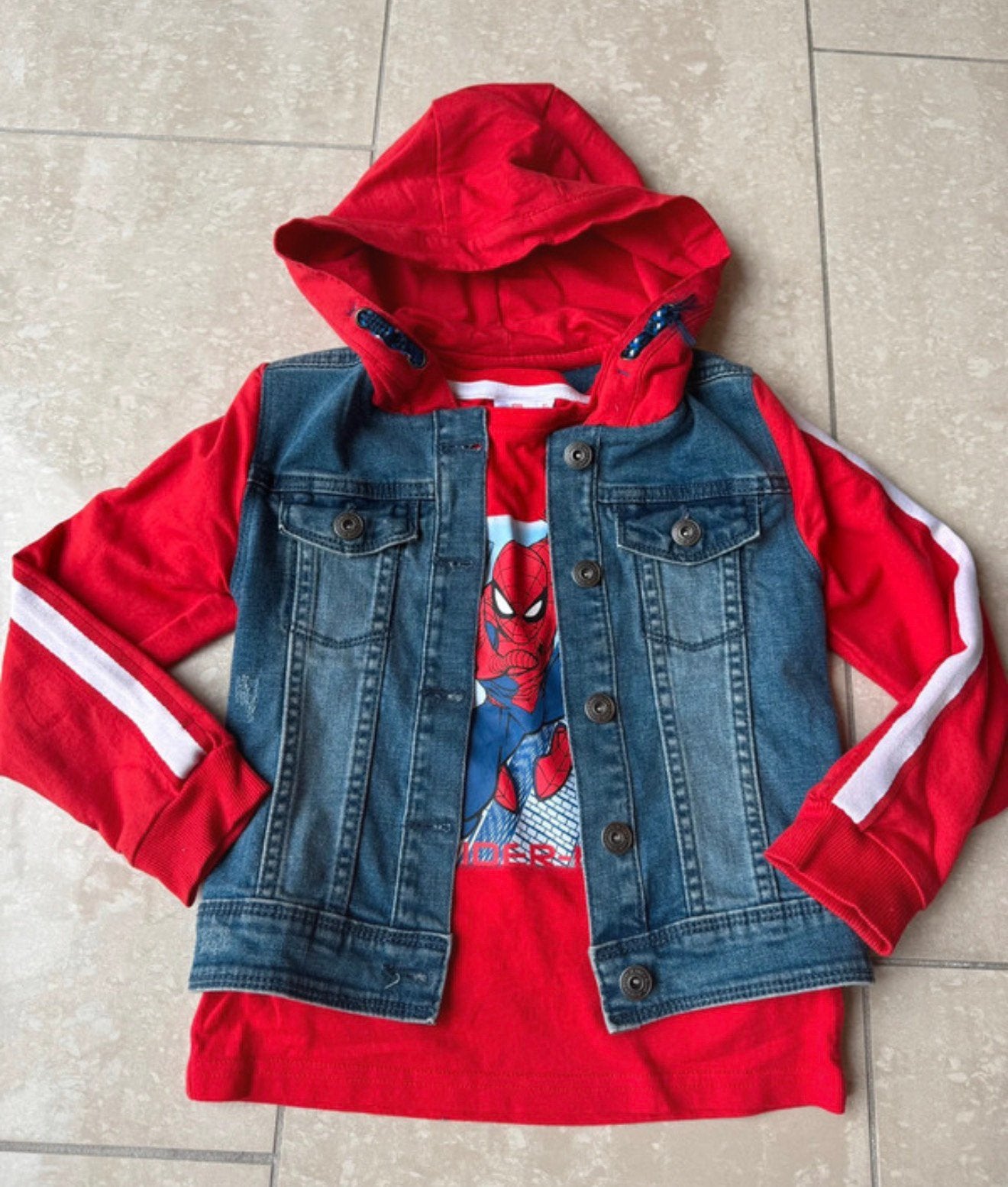 Quapi spijkerjas maat 110 - 116 + spiderman t-shirt mt 110, Kinderen en Baby's, Kinderkleding | Maat 110, Ophalen of Verzenden