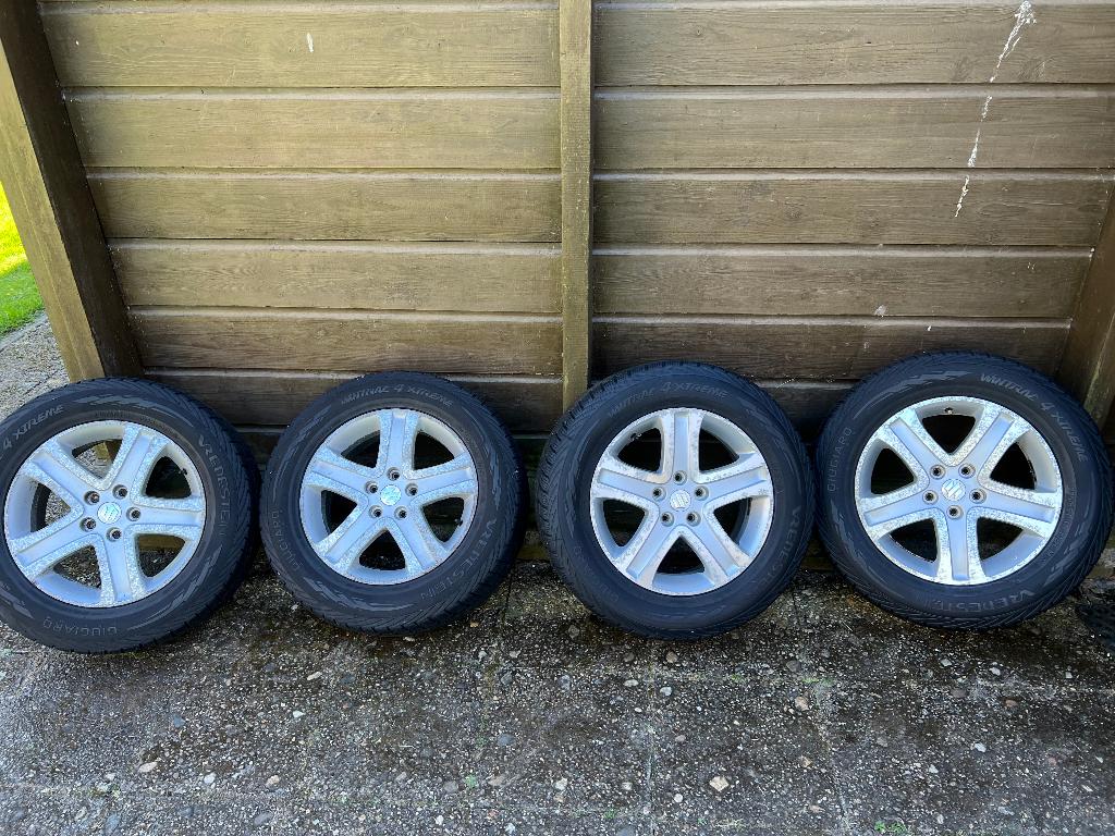 velgen en banden voor een Suzuki Grand Vitara., Auto-onderdelen, Banden en Velgen, Gebruikt, Banden en Velgen, 17 inch, Terreinwagen