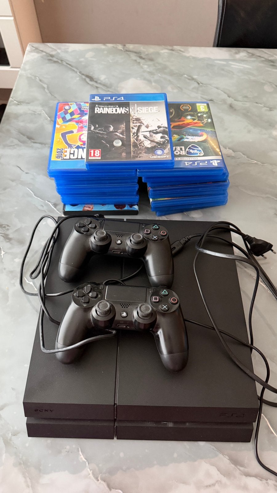 Playstion 4, Spelcomputers en Games, Spelcomputers | Sony PlayStation 4, Met games, Met 2 controllers, Ophalen of Verzenden, Zo goed als nieuw