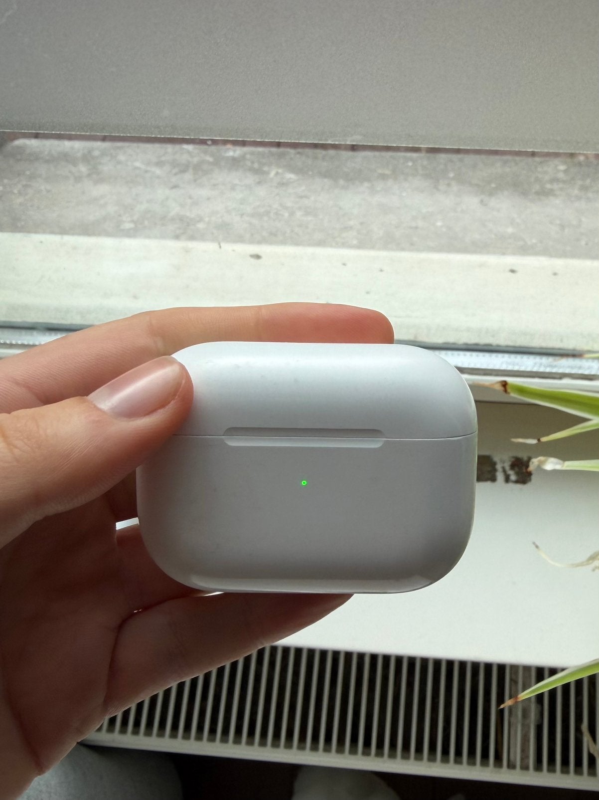 Apple Airpods Pro case with ONLY Left Airbud, Ophalen, Gebruikt, In oorschelp (earbud), Wit
