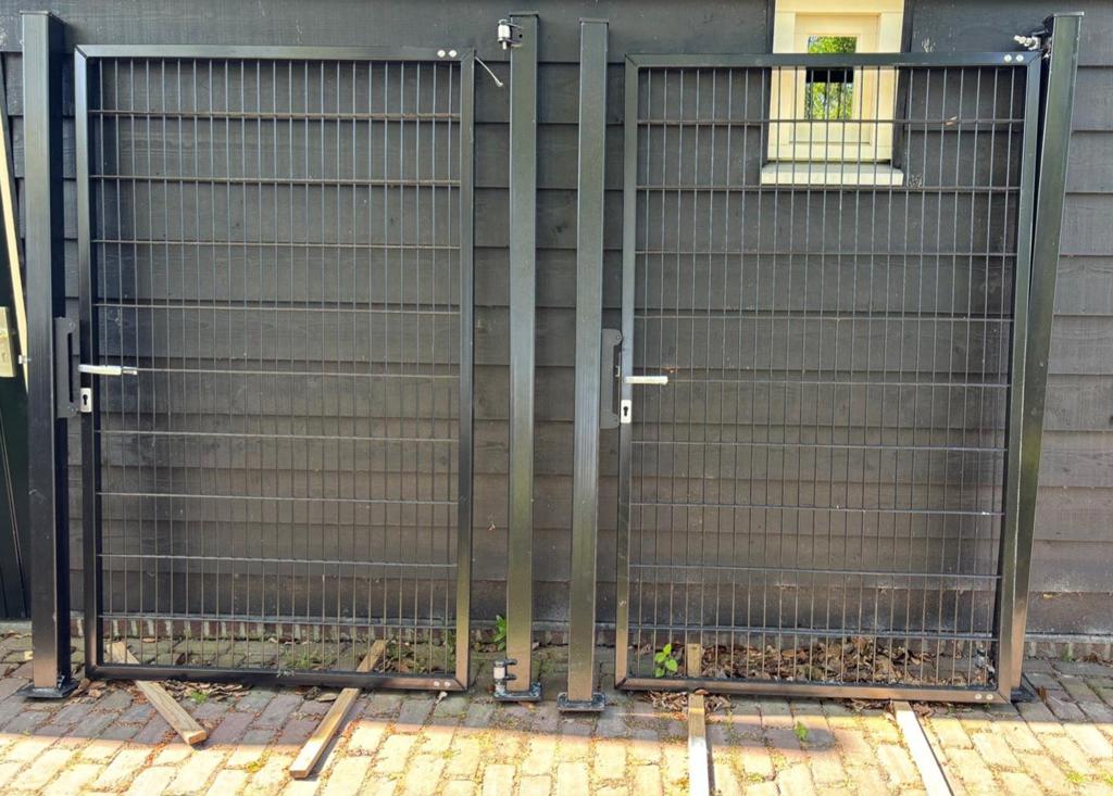 2 draaipoorten antraciet 1250x2000 Heras, Tuin en Terras, Tuinhekken en Hekwerk, Ophalen, Met poort, Dubbelstaafmat hekwerk, Zo goed als nieuw
