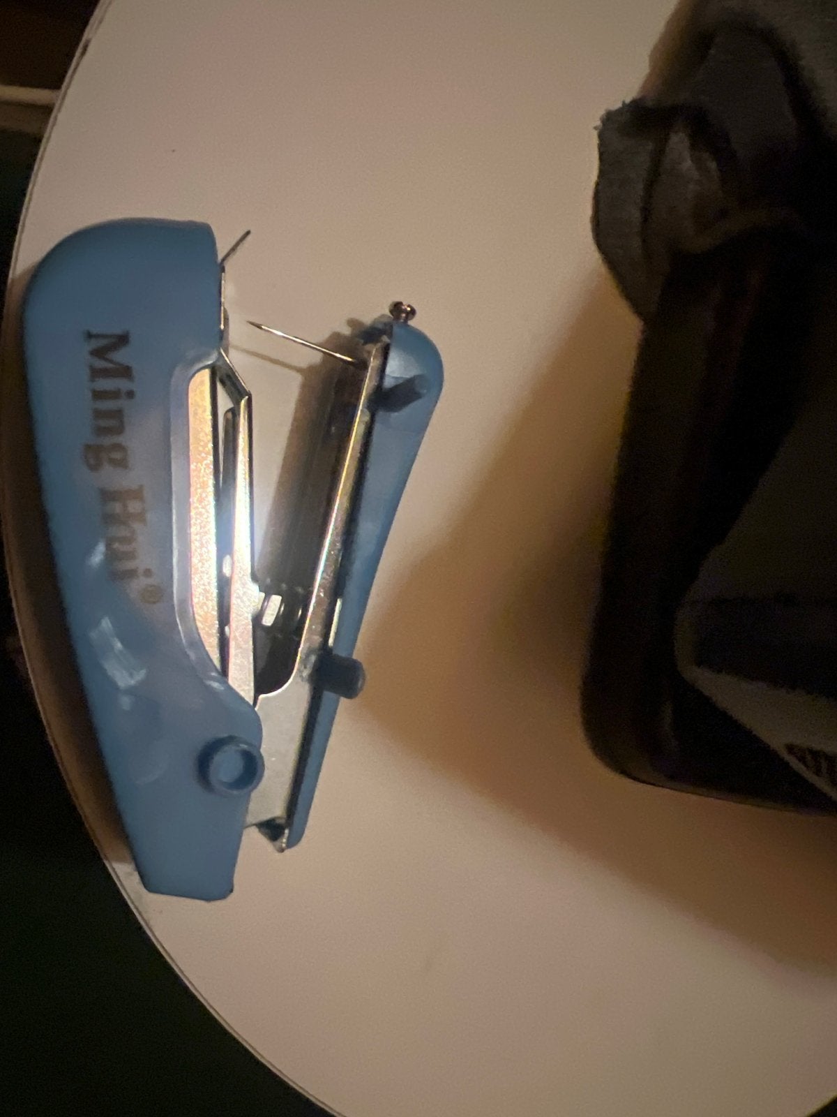 Mini Handnaaimachine Ming Hui - Compact en Draagbaar, Ophalen of Verzenden, Gebruikt, Naaimachine, Overige merken