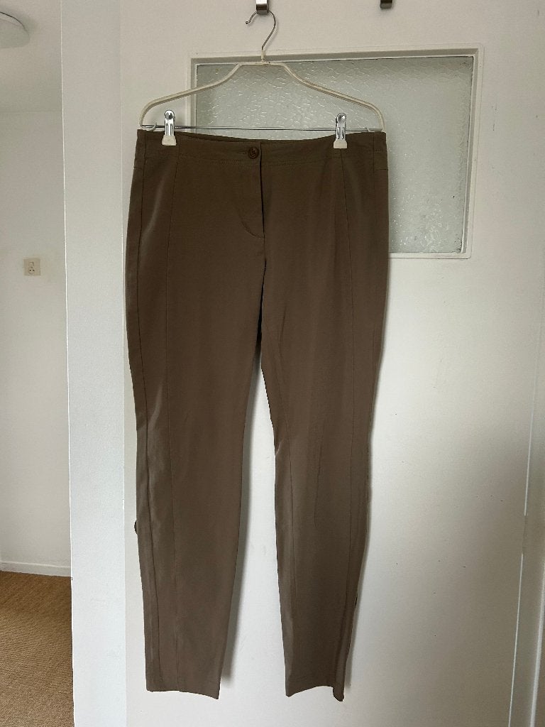 Riani beige strakke broek, Maat 38/40 (M), Ophalen of Verzenden, Zo goed als nieuw, Lang