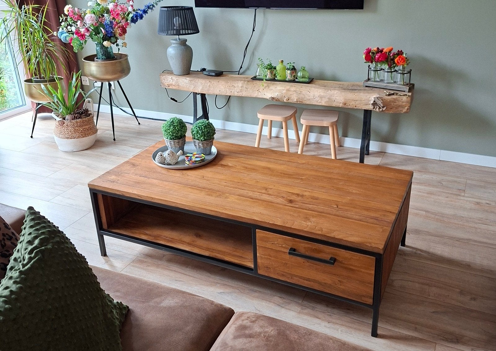 Romaro salontafel teak mix rough met zwart metalen frame, Ophalen, 50 tot 100 cm, Zo goed als nieuw, Teakhout