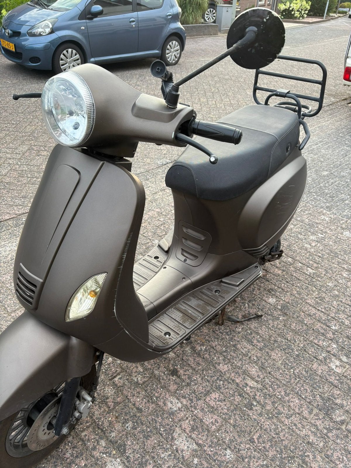 La Souris scooter met geel plaatje, Fietsen en Brommers, Scooters | Overige merken, Ophalen, Maximaal 45 km/u, Zo goed als nieuw
