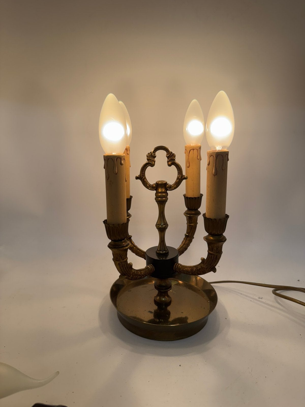Vintage Messing Kandelaarlamp / Bouillotte Stijl – 4-Lichts, Antiek en Kunst, Antiek | Lampen, Ophalen of Verzenden
