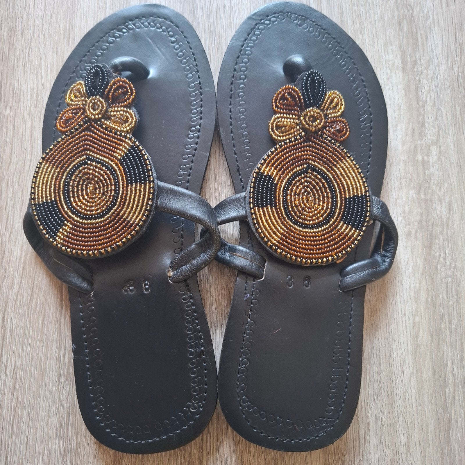 Zwarte slippers met kralen, maat 36, Ophalen of Verzenden, Nieuw, Zwart, Slippers