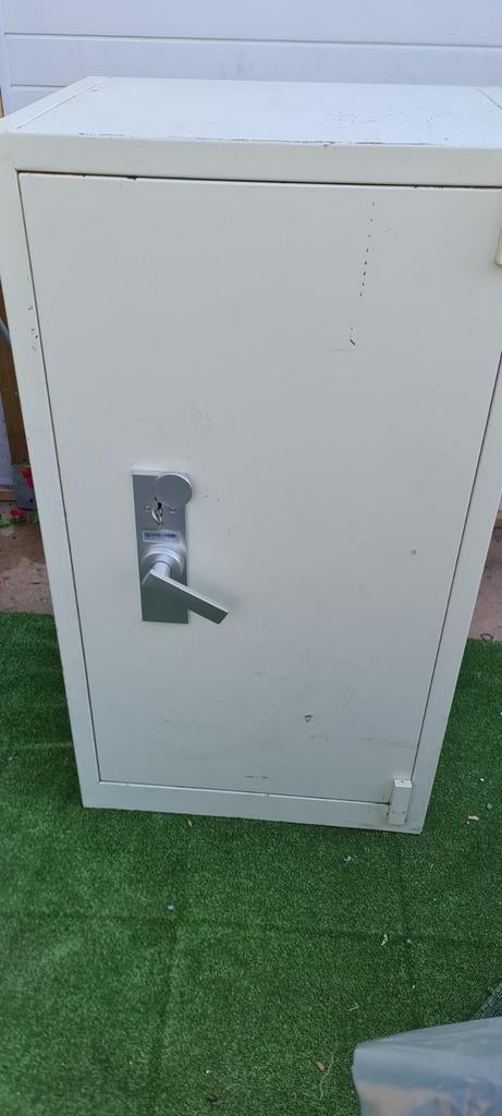 Mooie kluis 120x60x55 cm inclusief sleutel, Ophalen