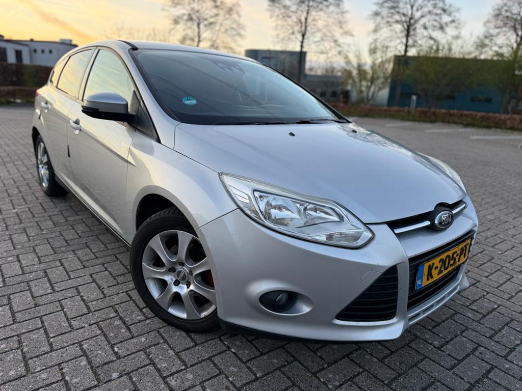 Ford Focus 1.0 Ecoboost/17 INCH/AIRCO/SCHERM/NAVI, Euro 5, Stof, 635 kg, 100 pk