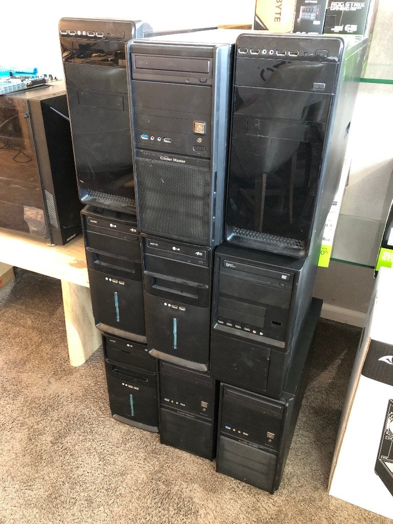 10x PC behuizing. Allemaal samen weg voor 75.- Euro, Ophalen of Verzenden, Zo goed als nieuw