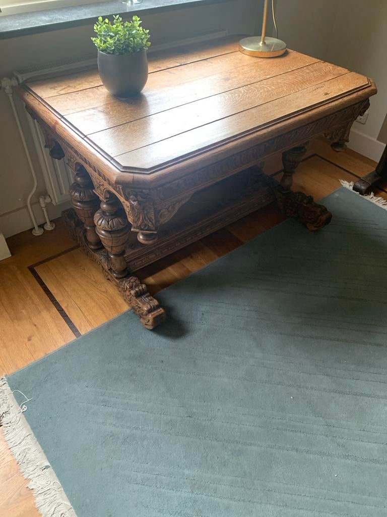 Antieke tafel met prachtig houtsnijwerk., Ophalen of Verzenden