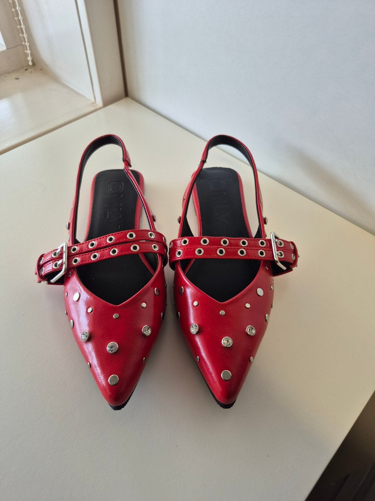 Nieuwe rode ONLY zomerschoenen met speelse details - mt 39, Nieuw, ONLY, Rood, Sandalen of Muiltjes