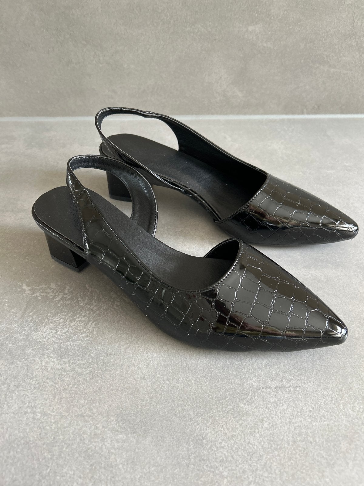 Zwarte lakleren slingback pumps met krokodillenprint, Ophalen of Verzenden, Nieuw, Zwart, Pumps