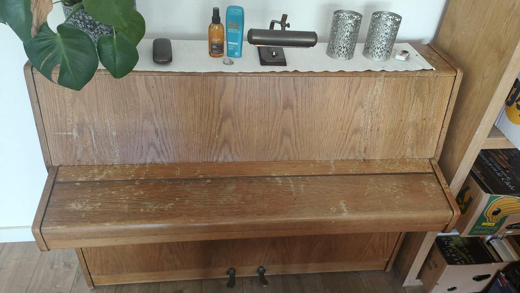 Piano gratis af te halen voor 17 mei, Muziek en Instrumenten, Piano's, Ophalen, Gebruikt, Bruin, Piano