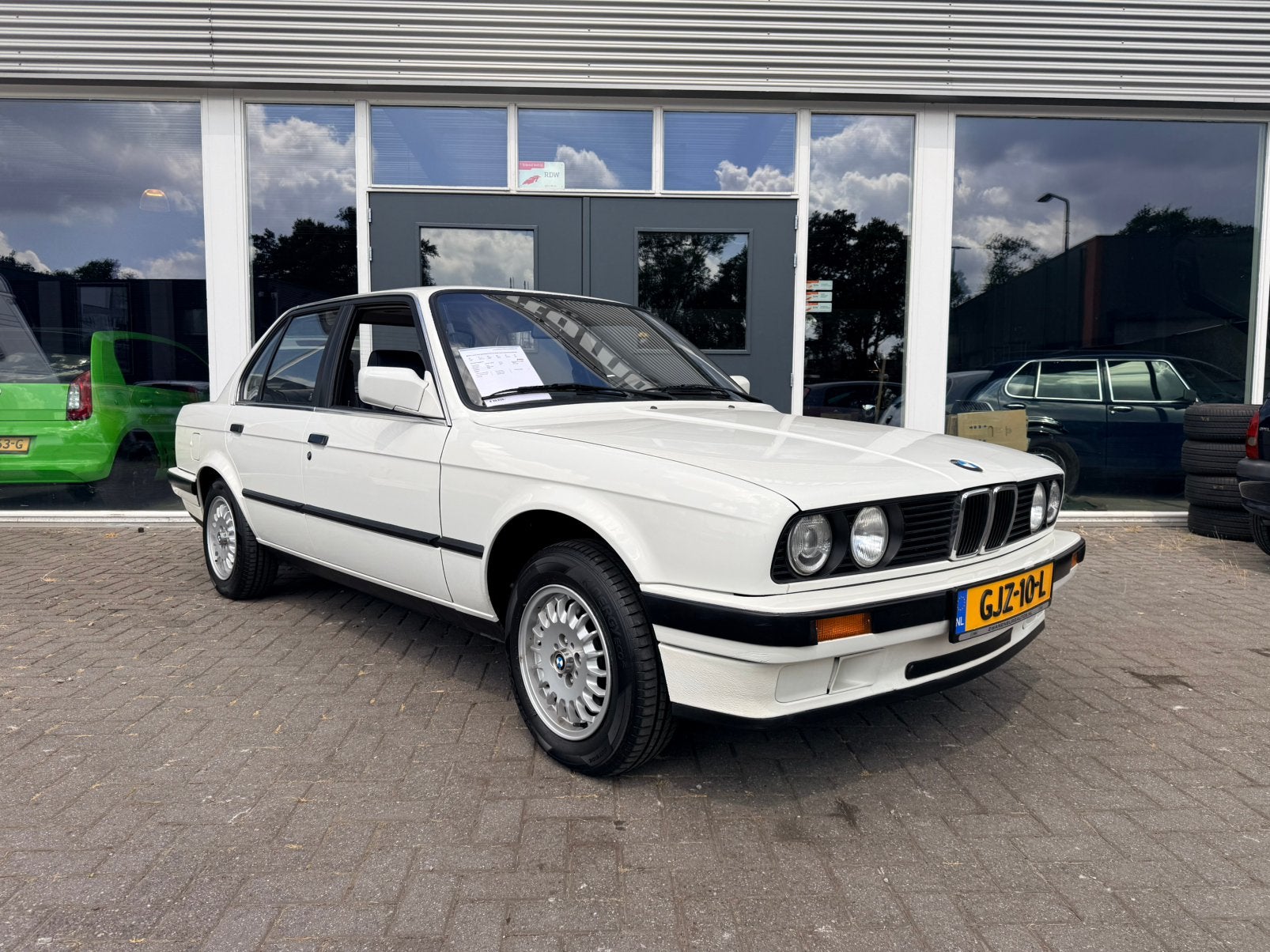 BMW E30 316i AUTOMAAT 1989 | BIJNA NIEUWSTAAT|TAXATIERAPPORT, Auto's, Automaat, Achterwielaandrijving, 4 cilinders, Wit