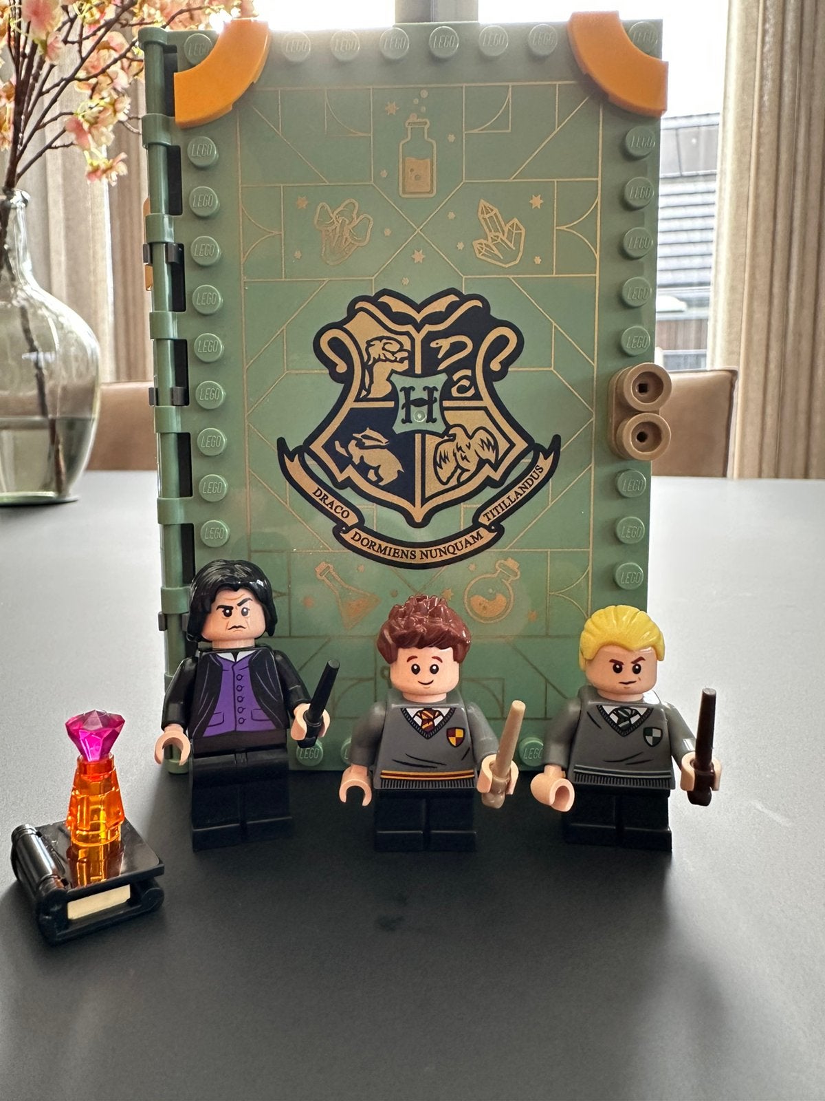 Lego 76383 Harry potter TM Zweinstein Moment:Toverdrankenles, Ophalen of Verzenden, Zo goed als nieuw, Actiefiguurtje