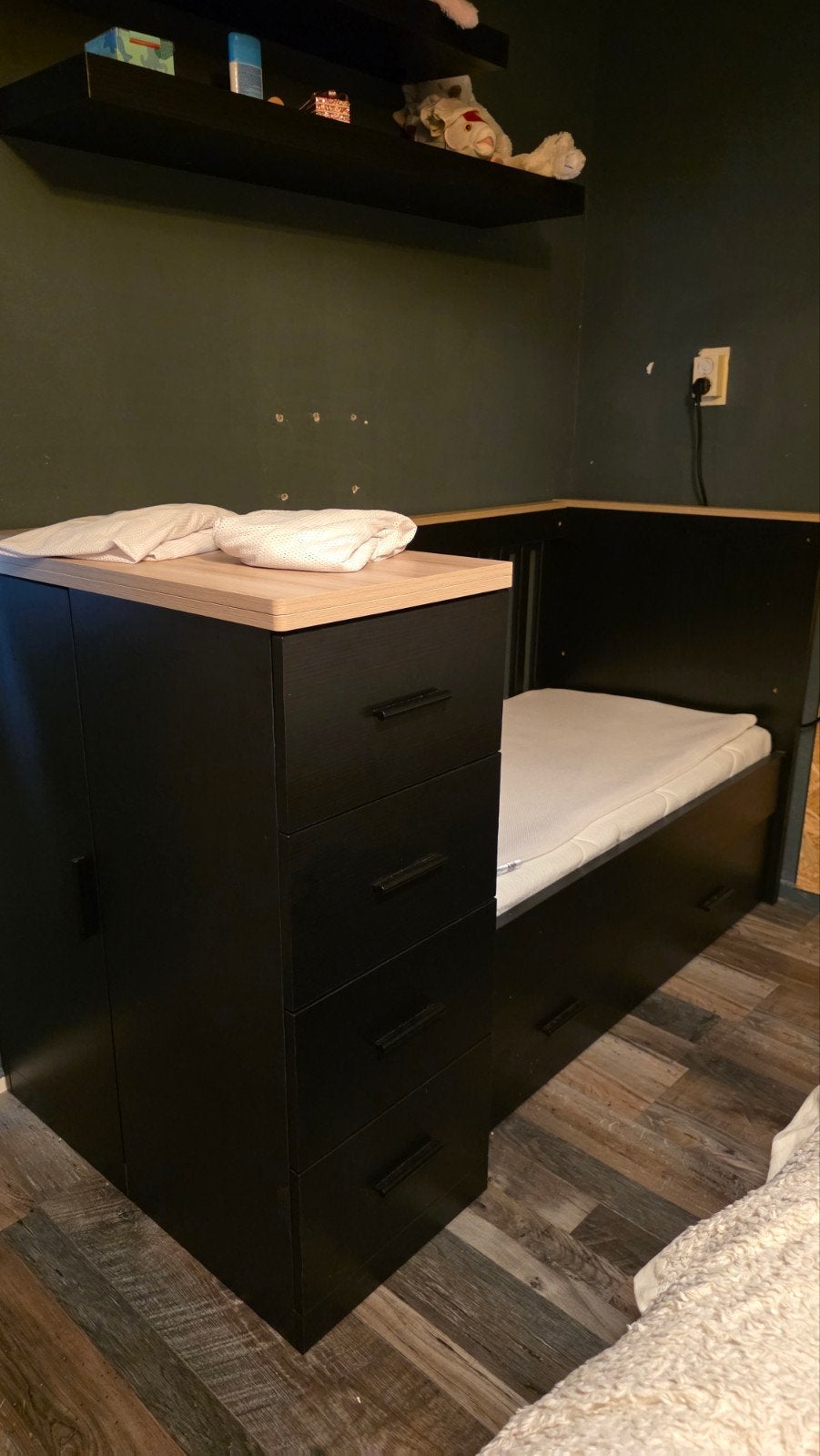 Combi ledikant met matras, topper en hoeslakens, Ophalen, Zo goed als nieuw