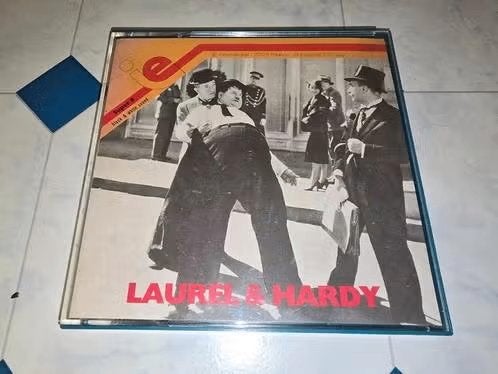 Stan Laurel & Oliver Hardy, bug business on super 8 film., Audio, Tv en Foto, Filmrollen, Ophalen of Verzenden, 8mm film