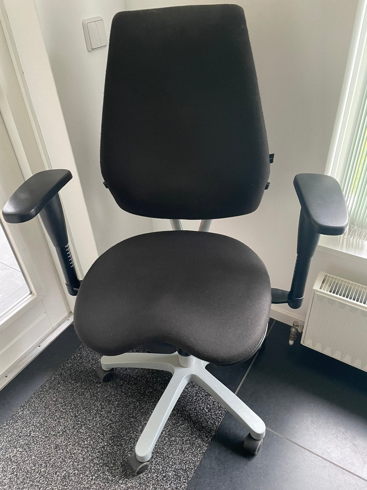 Ergonomische bureaustoel, Ophalen, Zwart, Zo goed als nieuw, Bureaustoel