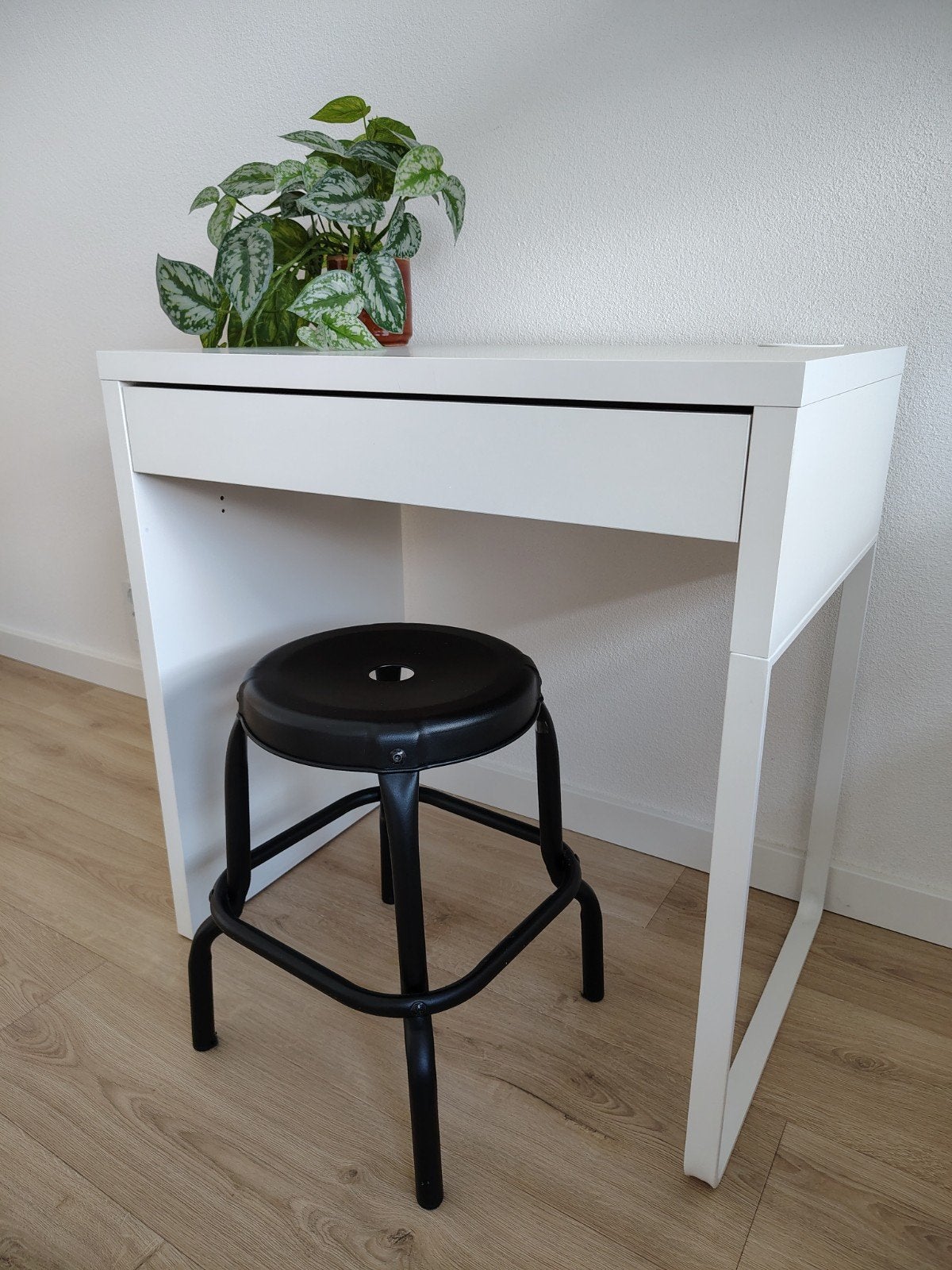 MICKE bureau wit met lade 73x50 cm, Huis en Inrichting, Bureaus, Ophalen, Gebruikt, Scandinavisch, 50 cm