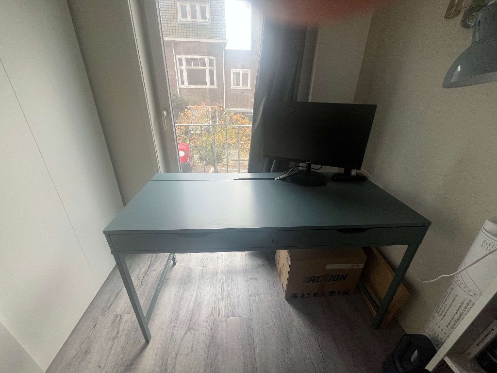 IKEA MICKE Bureau, Ophalen, Met lades, Gebruikt, Spaanplaat of MDF