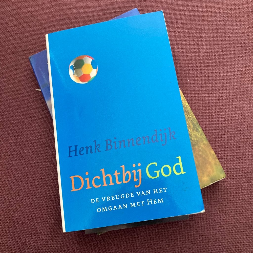 Henk Binnendijk - Dichtbij God, Ophalen of Verzenden, Zo goed als nieuw